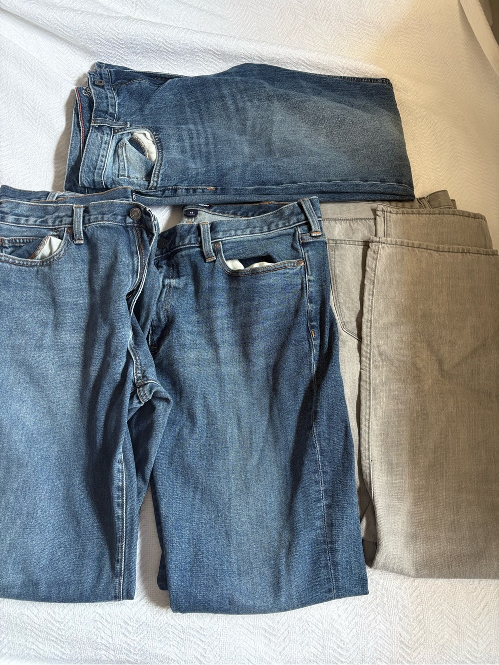 4 Pairs of Men Jeans in Blue and Gray 35W